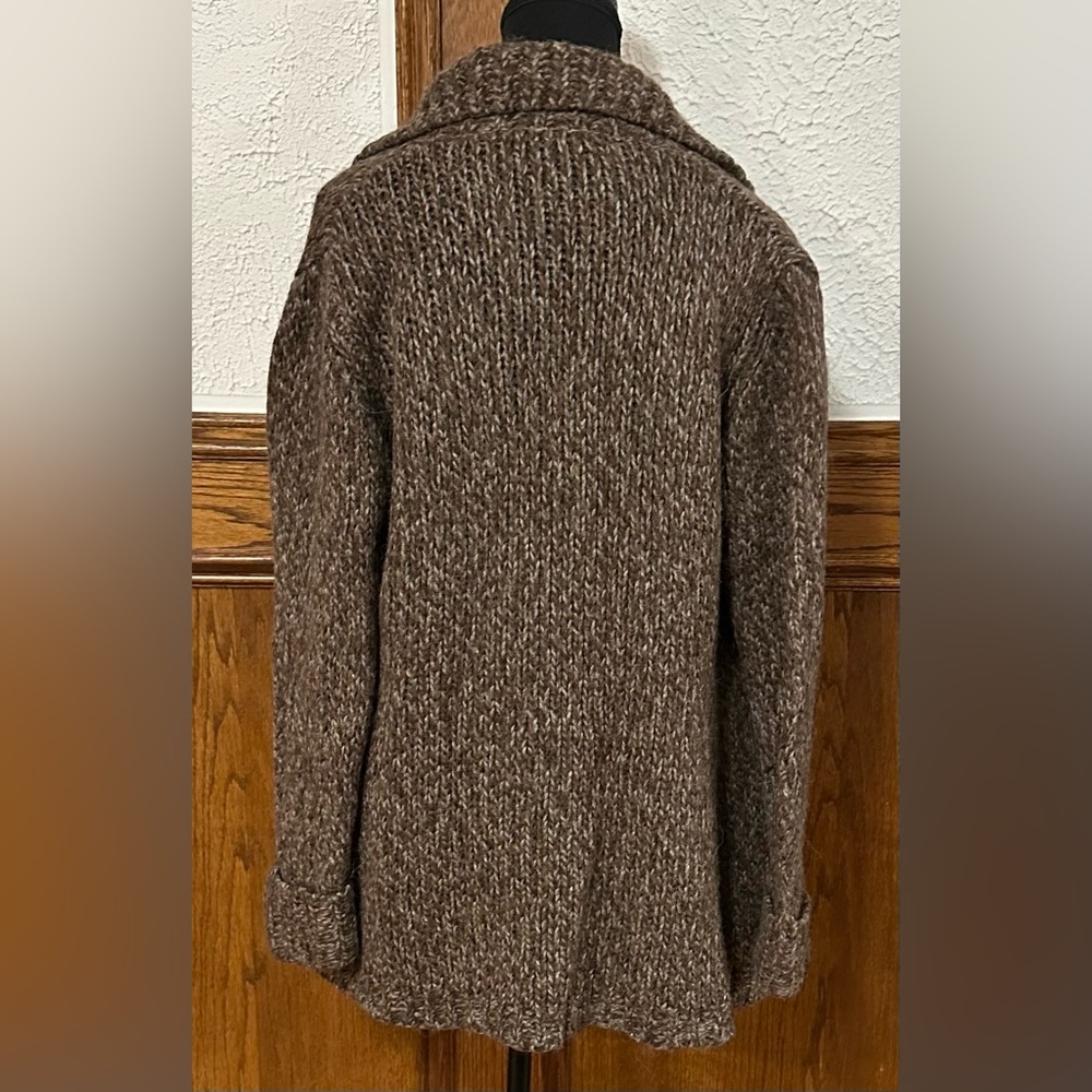 Elegant Holt Renfrew Wool-Blend Luxury Knit Cardigan - Picture 3 of 9